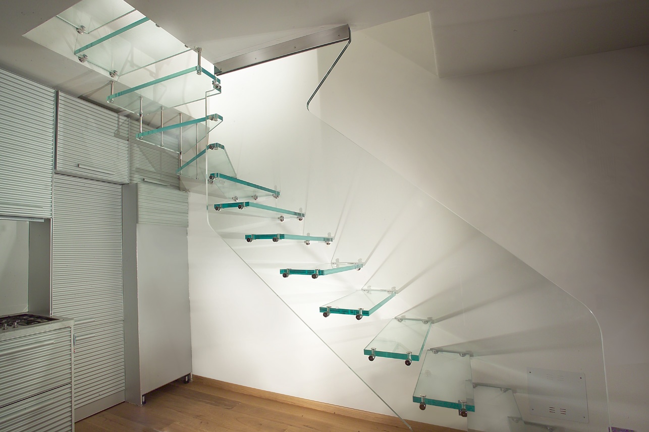 Escalera de cristal en L