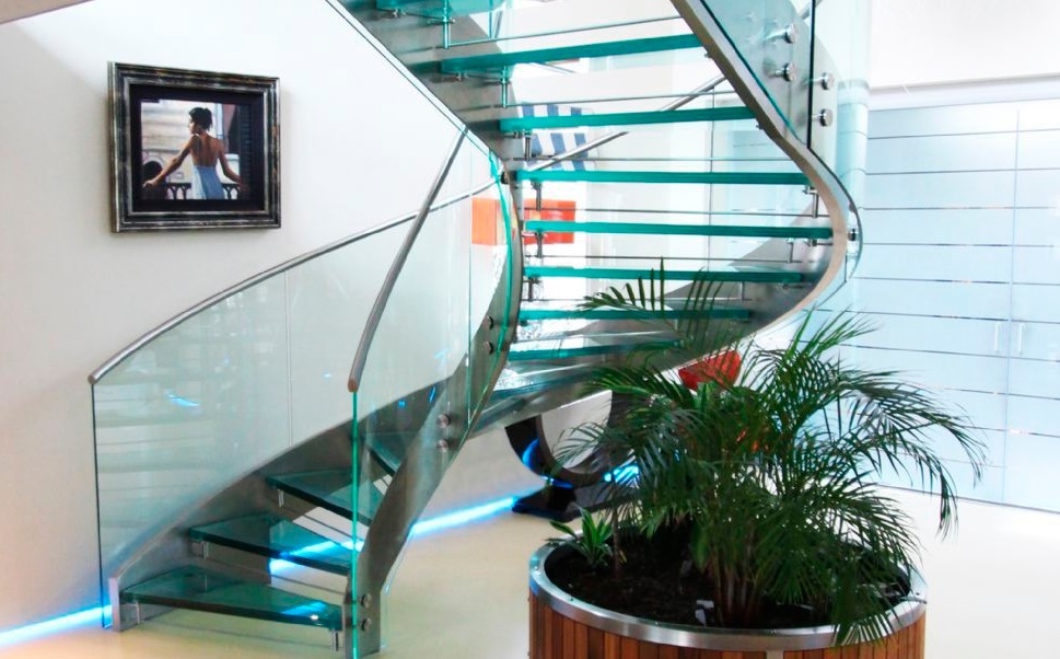 Escalera helicoidal de vidrio 2