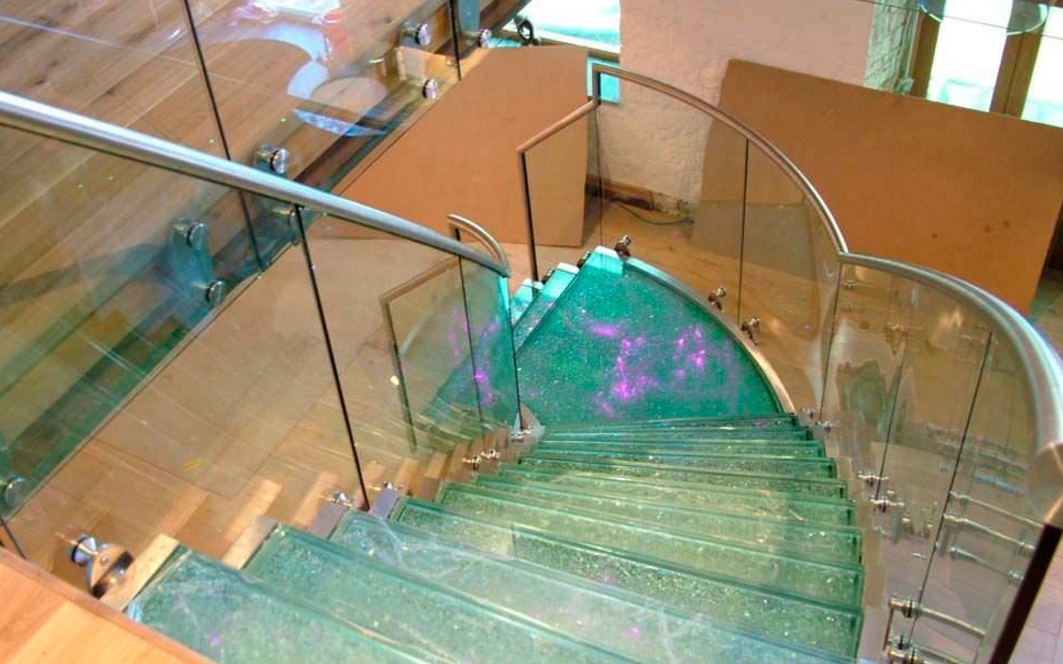 Escalera helicoidal de vidrio 4