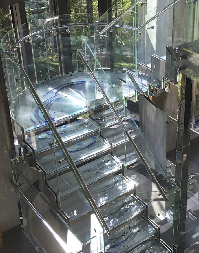 Escalera en U de vidrio 2