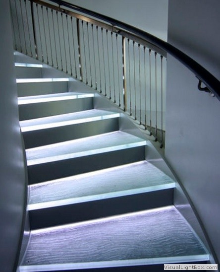 Peldaño vidrio con LED 3